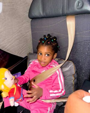 Yetunde Barnabas Instagram - Im finally able to post my Oga madam beautiful pictures she took while flying💎🩷🩷My madam has been sick since We got back to naija but my GOD took over, infact ehnnn my faith was tested but I never shaked cause GOD doesn’t leave his own people…. 🙏🏻Shoutout to all mothers may GOD Continue to give us the strength and ability to raise our children in good health. 🙏🏻❤️