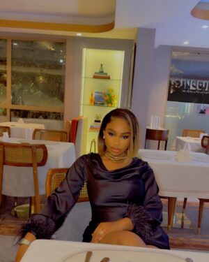 Yetunde Barnabas Instagram - Sitting Pretty waiting for OWE AKALAMAGBO To Drop by 4pm O’clock so that my YBO Family can feast 😍😍😍😍😍😍😍😍😍
Y’all this is a One part movie and you know anything I put out there is always authentic so support your girl Usual 🔥🔥🔥🔥🔥🔥