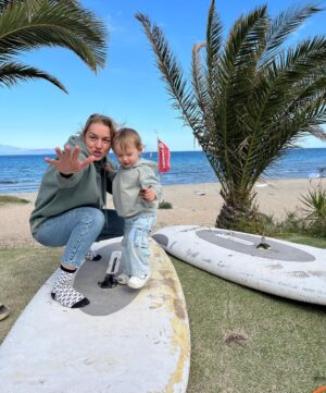 Youlika Skafida Instagram - Η μαμά γιορτάζει σήμερα και μου έκανε δώρο το πρώτο μου μάθημα windsurf! #a #special #day #wellspent #with #special #people #windsurfers #wannabe