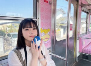 Yumiko Takino Instagram - .
ことでんの琴平線を走るやどんの列車
「うどん県×ヤドン号」に乗りました🍥

車内まで ヤドンが沢山でとっても可愛かった🍥

ことちゃんにも会えたよー！

綾川にあるヤドン公園も行ってきました⛲️

#ことでん #香川県 #鉄道 
#ポケモン #ヤドン