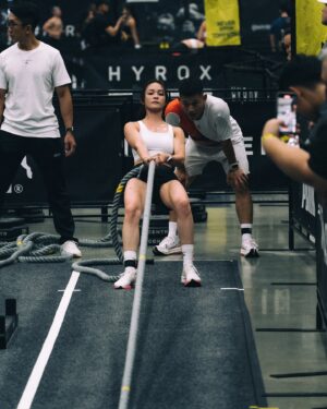 Yun Liu Instagram - ‘
不敢相信過了三天我還在快樂
滿滿多巴胺還沒代謝掉🤣

感謝最Carry隊友 @leechang06 二話不說的答應組混雙,延續一起運動一起比賽的感動,雖然過程一直抱怨你太哈扣,但真心激勵了我,最後共同達成了目標✨
以後的以後,還要繼續歡樂完賽 享受當下🧡

謝謝 @lululemontw 美美戰袍,跟熱情到鼓都打破的加油團!
謝謝 @chichi_moment 永遠知道怎麼抓住容易失控的我
謝謝 @clairecphysio 不只身體還有心靈上的放鬆治療
謝謝 @neighbro.body_fix 擔任我重要比賽的後盾
還有 @petra.training 每天一起訓練一起備賽的所有人!
回看照片,大家一直都在,好幸福我真的好幸福🥹🤩

2025 HYROX Taipei 

@hyroxtw 

#HYROX #HYROXTW 

📷 @williamstonefilm @paulshuan