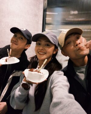 Yun Liu Instagram - ‘
前幾天聊到人需要的其實不多,
有陽光、空氣、水、健康、快樂、愛就足矣,
但想想能擁有這些其實也蠻貪心的😆 

今年生日前夕好多好多事情在發生,
有那麼多人陪我一起扛重擔,連熱量也一起分擔,
身邊時刻充滿愛,我實在太富足了!!!
今天早上看著手錶我是笑著醒來✨✨✨

Happy birthday to Yün
又過了一年,妳依然那麼熱愛生活😄
每天睡眠100分!!