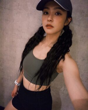 Yun Liu Instagram - ‘
近期生活：踏出舒適圈
打破原有的規律,也很快找到了新的節奏
感恩的是,每天都還能保持運動,舒壓充電✨

然後夏天到了洗頭好累人欸🤪