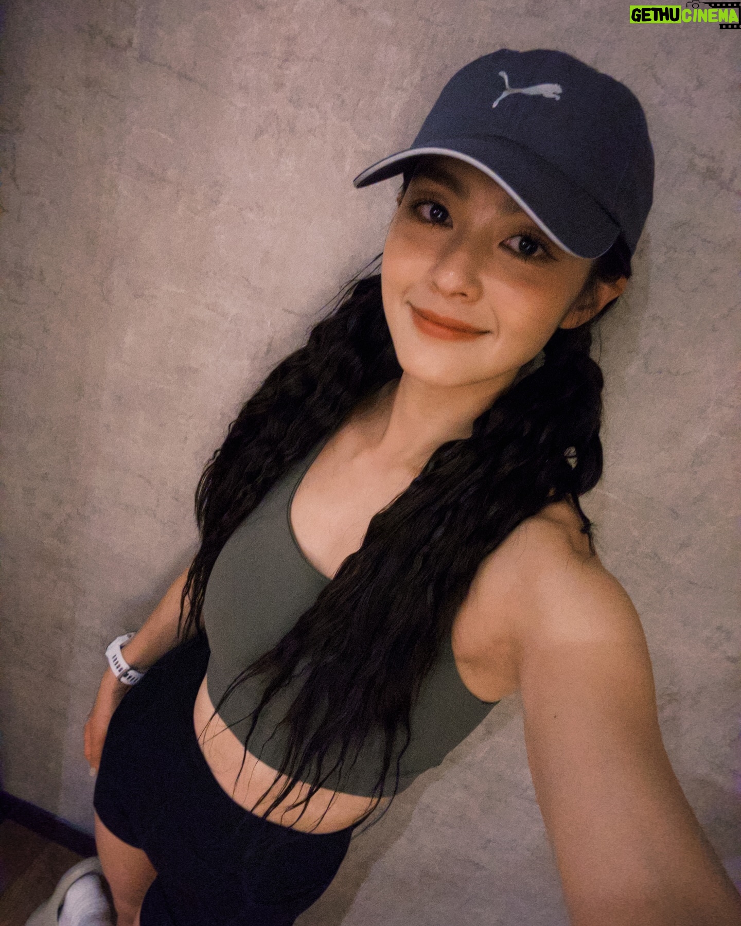Yun Liu - 1.3K Likes - ‘
近期生活:踏出舒適圈
打破原有的規律,也很快找到了新的節奏
感恩的是,每天都還能保持運動,舒壓充電✨
然後夏天到了洗頭好累人欸🤪
