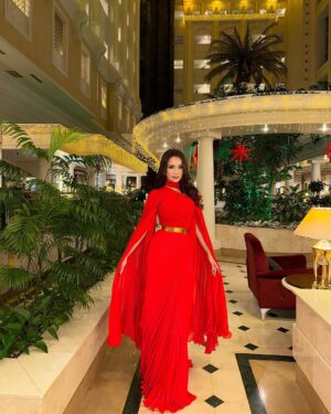 Zhanar Dugalova Instagram - 🌟2025 🌟қош келдің!❤️❤️❤️🎤🎶 
Dress @salon_assemomar 😘 
MUA @alina_shaimerdenova 😘
Hair @_botashka_hair_ 😘
