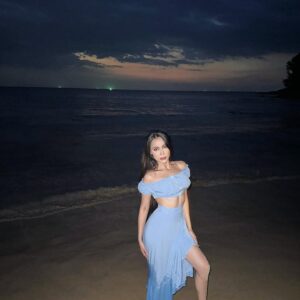 Zhanar Dugalova Instagram - A sunset to remember 🌊💕