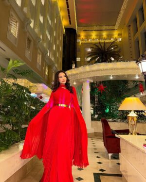 Zhanar Dugalova Instagram - 🌟2025 🌟қош келдің!❤️❤️❤️🎤🎶 
Dress @salon_assemomar 😘 
MUA @alina_shaimerdenova 😘
Hair @_botashka_hair_ 😘
