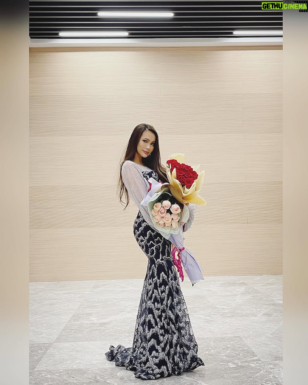 Zhanar Dugalova - 17.1K Likes - @salon_assemomar ššā¤ļø @gulnazym0203 šš @kadirbekovich.11 ššš