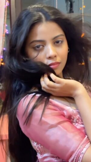 anushka roy Instagram - Teri jhuki nazar 🥺❤️ #reels #instagood #reelsinstagram #instagram #instalike #instagramreels #reelitfeelit #trending #instagood #love #romantic