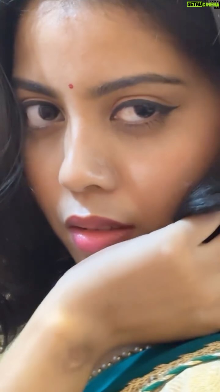 anushka roy - 12.8K Likes - Randomly 🙆🏻♀️ #reels #instagood #insta #reelitfeelit #reelsi̇nstagram #instagram #viral