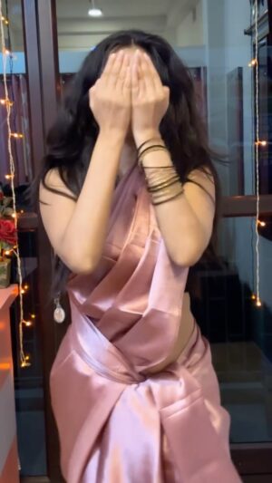 anushka roy Instagram - Trending 🔥👀 #reels #instagood #reelsinstagram #instagram #instalike #instagramreels #reelitfeelit #trending #dance #reels #instagood