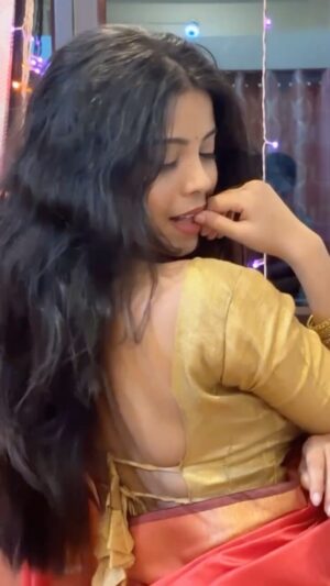 anushka roy Instagram - Magic ✨🫣 #reels #reeitfeelit #reelsvideo #instagood #instagram #viral #instagramreels #trending