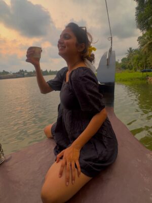 bhumika Basavaraj Instagram - Black dress, blue water — beautiful mood 🙈😍
#bhumikabasavaraj