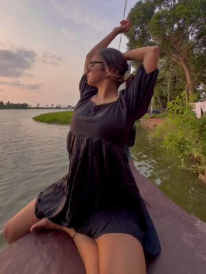 bhumika Basavaraj Instagram - Black dress, blue water — beautiful mood 🙈😍
#bhumikabasavaraj