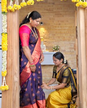 bhumika Basavaraj Instagram - 💕ನಿನ್ನ ತೋಳಲಿ ಹೀಗೆ ಮಗುವಾಗಿರೋ ಆಸೆ 🫶✨

A bigg shout out to all the amazing moms out there. Happy Mother’s Day🤰

#bhumikabasavaraj #mothersdayspecial❤️