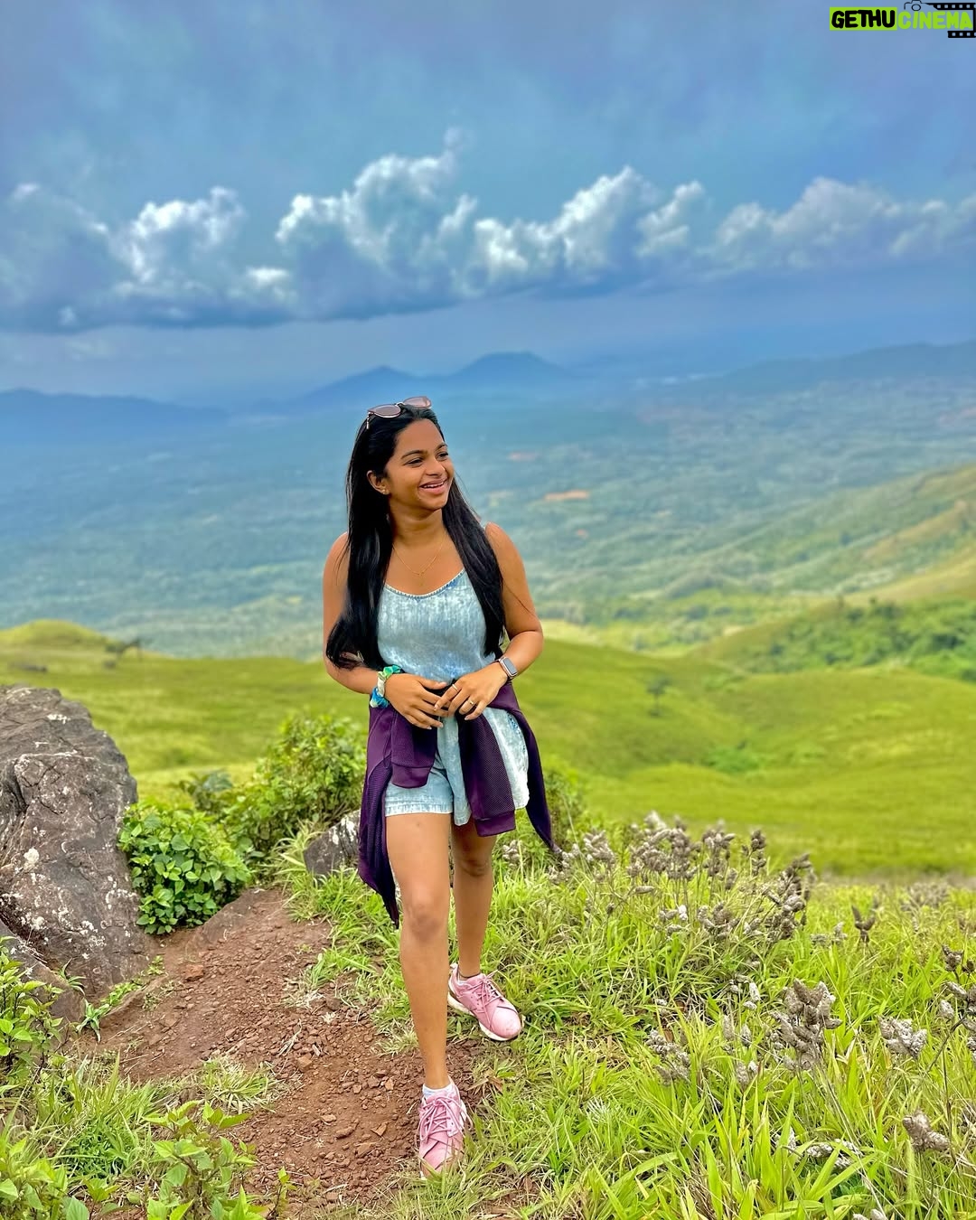 brunda Prabhakar - 13.2K Likes - Little late but still worth the double tap ❤️🏞️
Stages of posing
#brundaprabhakar #chikmagalur #trip
