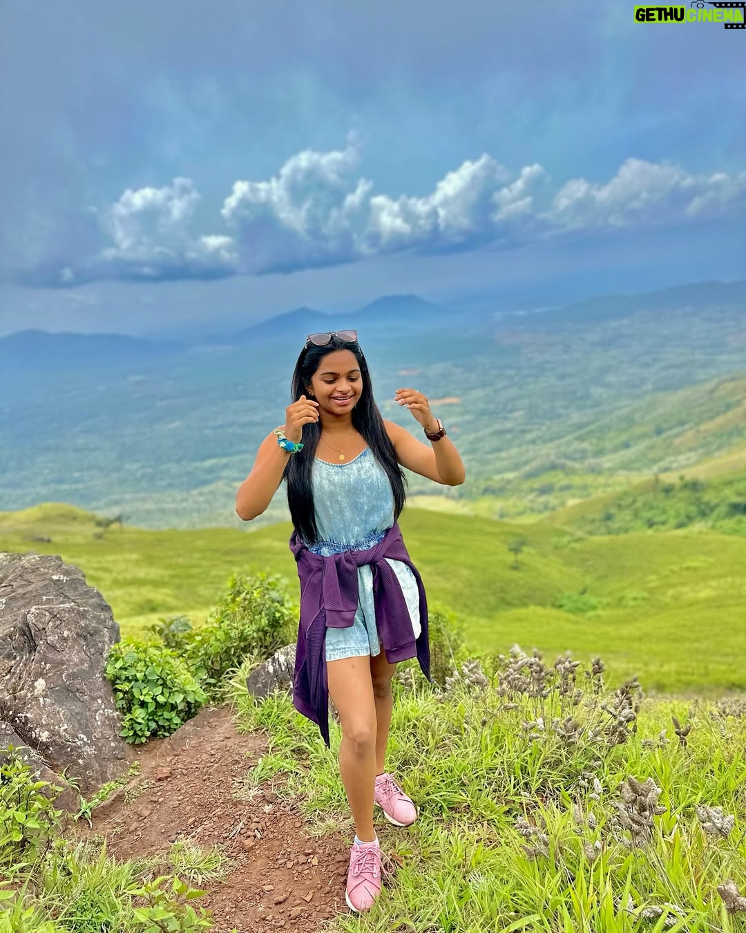 brunda Prabhakar - 13.2K Likes - Little late but still worth the double tap ❤️🏞️
Stages of posing
#brundaprabhakar #chikmagalur #trip