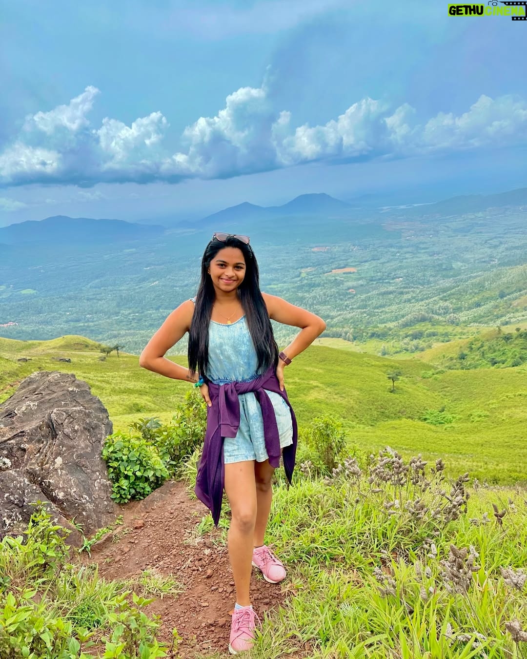 brunda Prabhakar - 13.2K Likes - Little late but still worth the double tap ❤️🏞️
Stages of posing
#brundaprabhakar #chikmagalur #trip