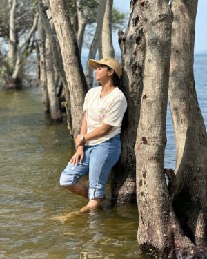 brunda Prabhakar Instagram - You’re stronger than you think 🧿

Pc - @impraveen_uniq ❤️

#brundaprabhakar #selflove #instagood #instapost #backwaters #work