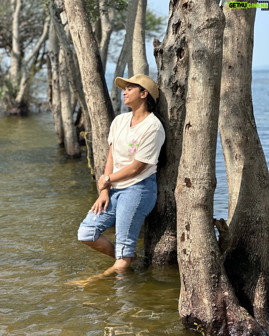 brunda Prabhakar - 8K Likes - You’re stronger than you think 🧿
Pc - @impraveen_uniq ❤️
#brundaprabhakar #selflove #instagood #instapost #backwaters #work