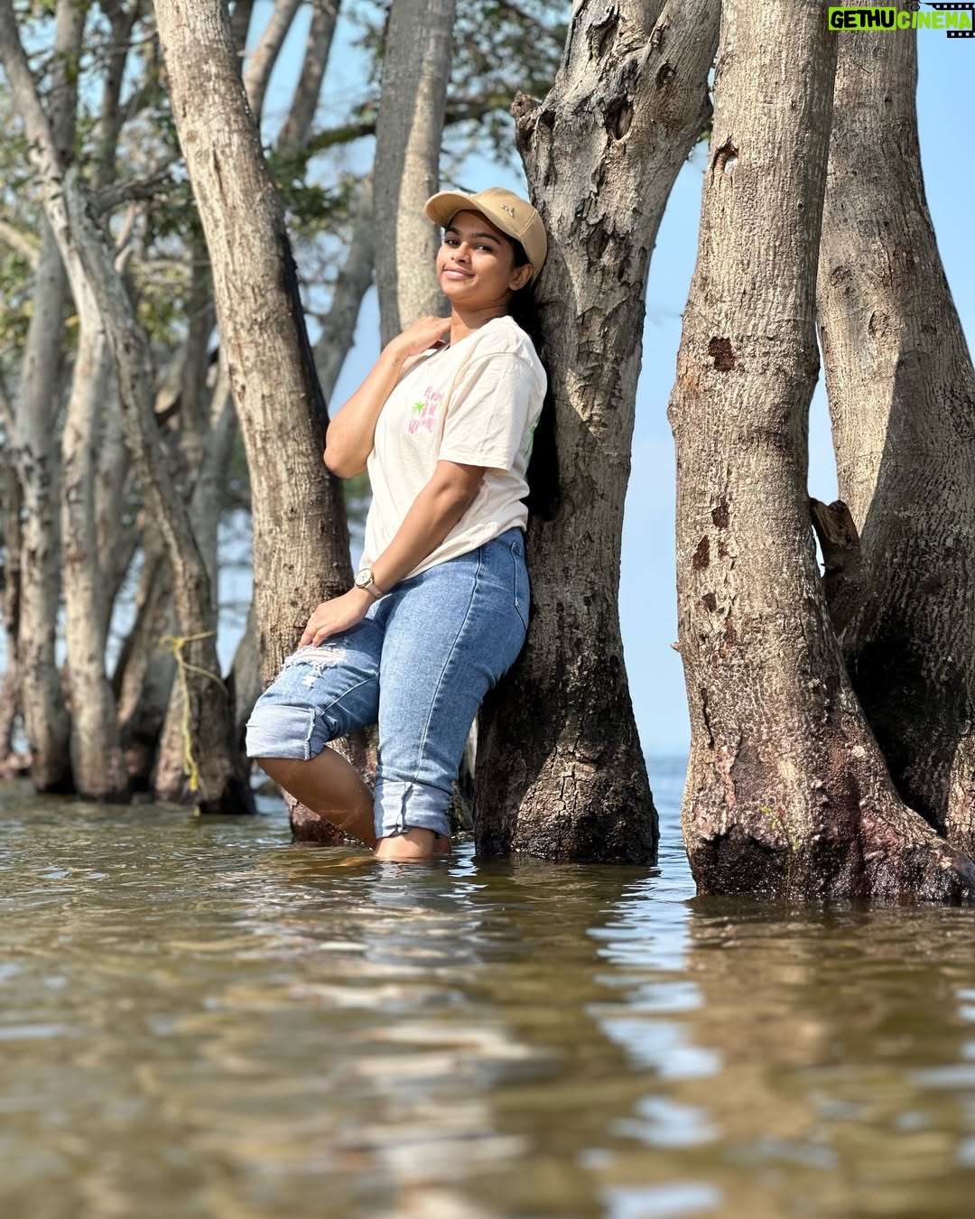 brunda Prabhakar - 8K Likes - You’re stronger than you think 🧿
Pc - @impraveen_uniq ❤️
#brundaprabhakar #selflove #instagood #instapost #backwaters #work