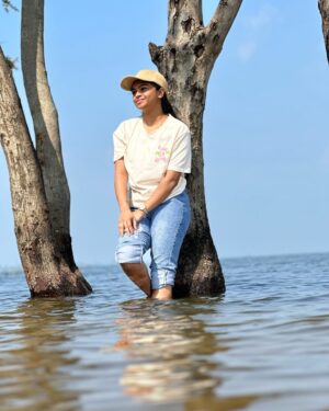 brunda Prabhakar Instagram - You’re stronger than you think 🧿

Pc - @impraveen_uniq ❤️

#brundaprabhakar #selflove #instagood #instapost #backwaters #work