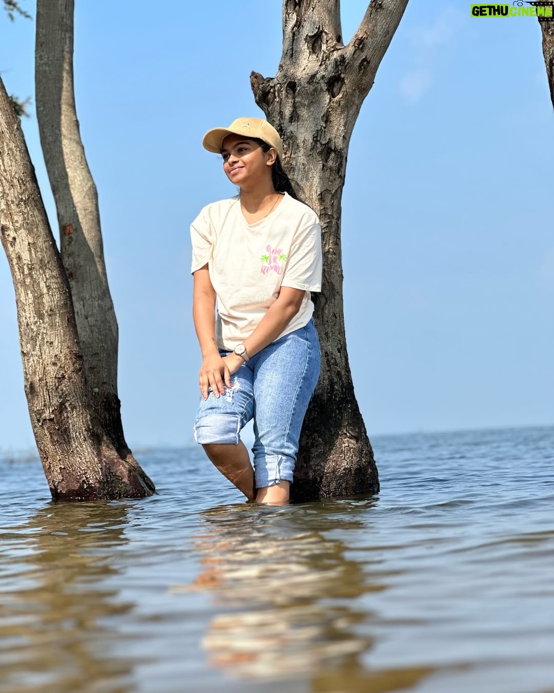 brunda Prabhakar - 8K Likes - You’re stronger than you think 🧿
Pc - @impraveen_uniq ❤️
#brundaprabhakar #selflove #instagood #instapost #backwaters #work