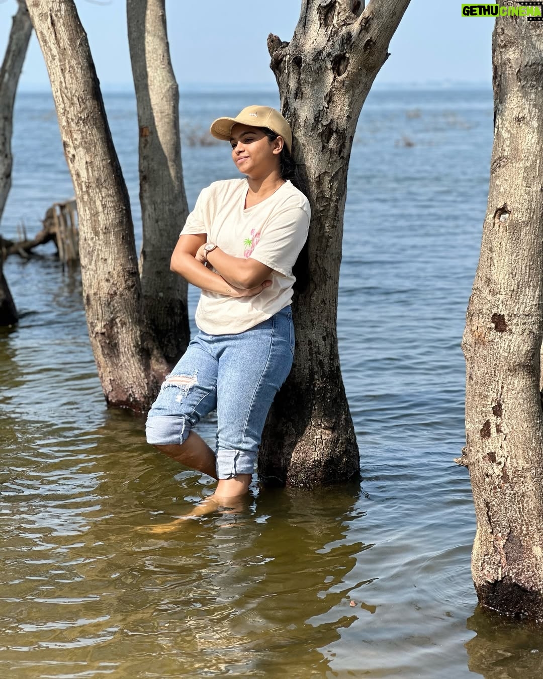 brunda Prabhakar - 8K Likes - You’re stronger than you think 🧿
Pc - @impraveen_uniq ❤️
#brundaprabhakar #selflove #instagood #instapost #backwaters #work