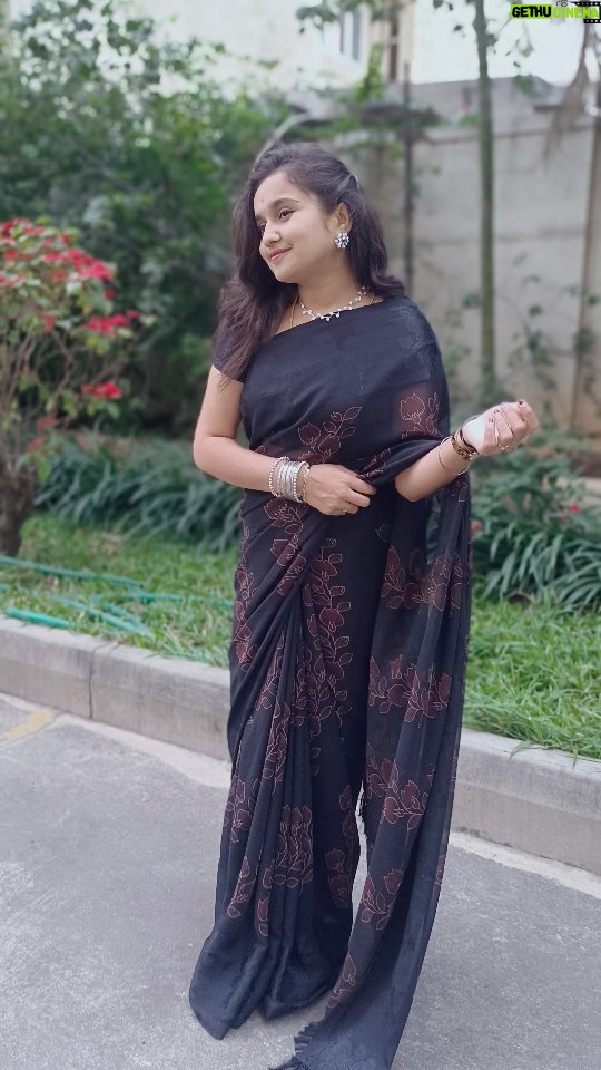 eyeconic Aishwarya - 16K Likes - Vibing in black 🖤✨
edits @trishaaa._.p
video @suhas_prakash