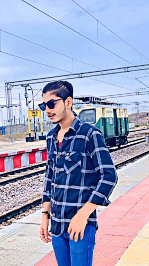 humera shaikh Instagram - Aisi Hamari Kismat Kaha🙂🫰🏻
#réel #s_y_brand #explore #more