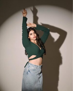 ichandanak gowda Instagram - 😈

Clicks @framesbyvikaskakolu 
Hairstyle @sinchugowda_hairstylist 

#foryou #explore #instagram #instagood #anxiety  #trending #pose