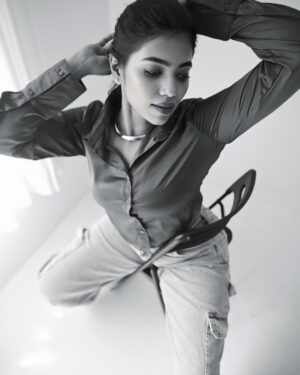 ichandanak gowda Instagram - #kaamaatchi 💜🙋🏻‍♀️

Clicks @framesbyvikaskakolu 
Hairstyle @sinchugowda_hairstylist 

#instagood #instagram #foryou #explore #poses