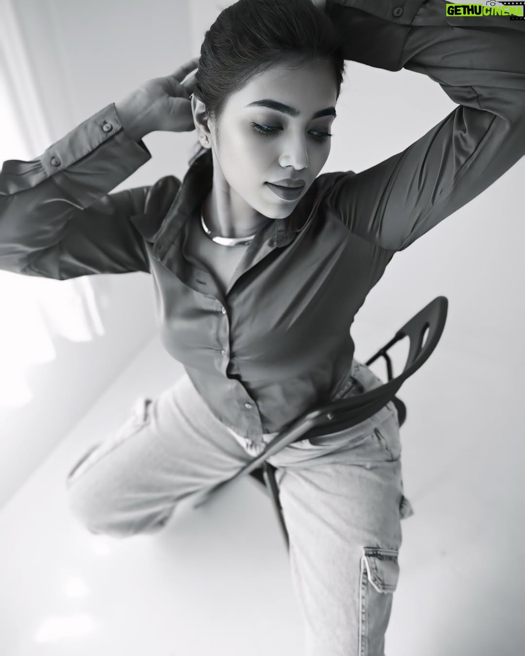 ichandanak gowda - 15.7K Likes - #kaamaatchi 💜🙋🏻♀️
Clicks @framesbyvikaskakolu
Hairstyle @sinchugowda_hairstylist
#instagood #instagram #foryou #explore #poses