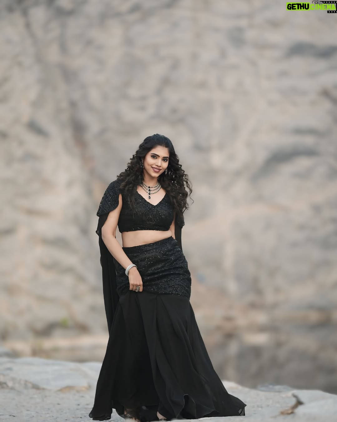 ichandanak gowda - 8.1K Likes - ಕುಚ್ ಕುಚ್ ಅಂದಿದೆ ಈ ಹೃದಯ🖤
#instagood #instagram #kannadathi #black #foryou #explore