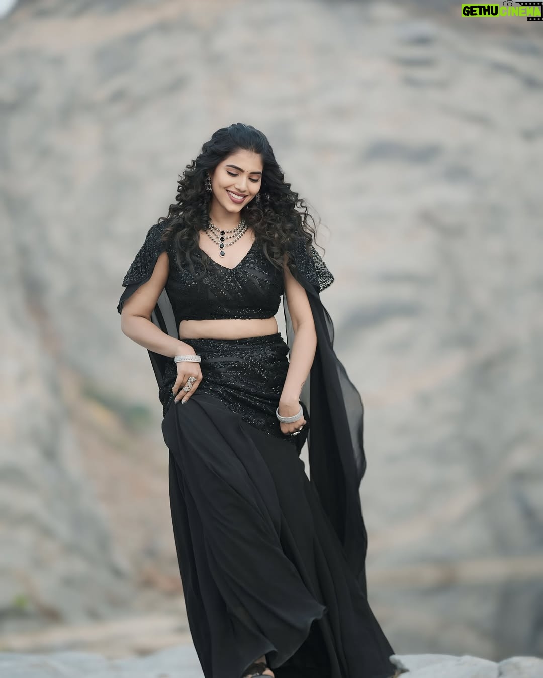 ichandanak gowda - 8.1K Likes - ಕುಚ್ ಕುಚ್ ಅಂದಿದೆ ಈ ಹೃದಯ🖤
#instagood #instagram #kannadathi #black #foryou #explore