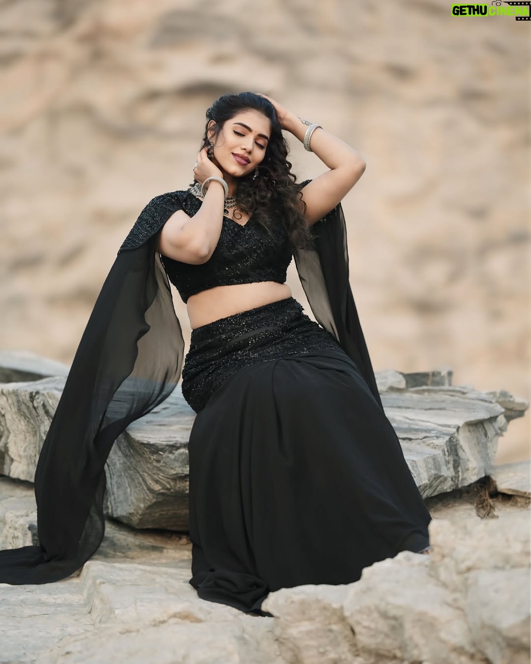 ichandanak gowda - 8.1K Likes - ಕುಚ್ ಕುಚ್ ಅಂದಿದೆ ಈ ಹೃದಯ🖤
#instagood #instagram #kannadathi #black #foryou #explore
