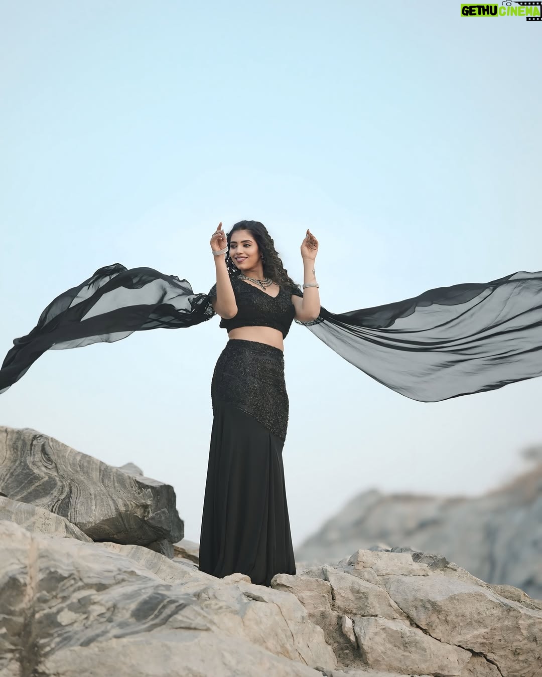 ichandanak gowda - 8.1K Likes - ಕುಚ್ ಕುಚ್ ಅಂದಿದೆ ಈ ಹೃದಯ🖤
#instagood #instagram #kannadathi #black #foryou #explore