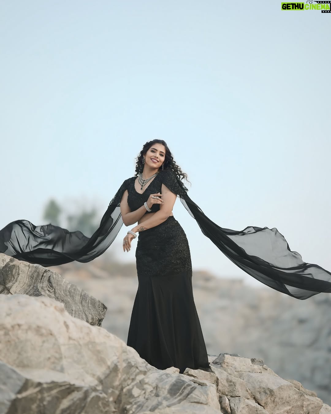 ichandanak gowda - 8.1K Likes - ಕುಚ್ ಕುಚ್ ಅಂದಿದೆ ಈ ಹೃದಯ🖤
#instagood #instagram #kannadathi #black #foryou #explore