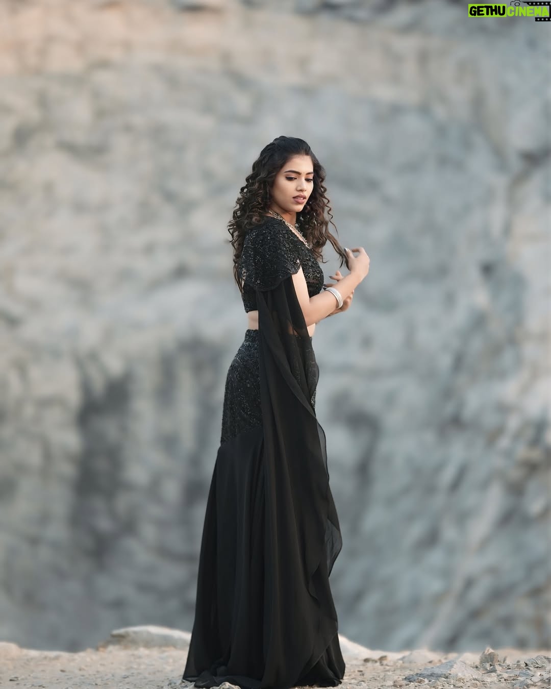 ichandanak gowda - 8.1K Likes - ಕುಚ್ ಕುಚ್ ಅಂದಿದೆ ಈ ಹೃದಯ🖤
#instagood #instagram #kannadathi #black #foryou #explore