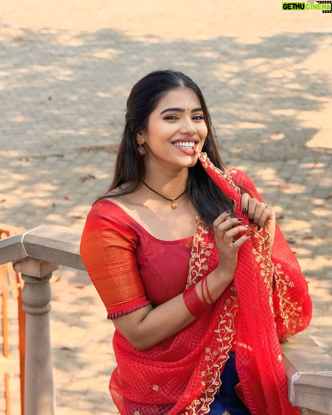 ichandanak gowda - 9.8K Likes - ಯರೇ ನಿನ್ನ ಸಖ ♥️🌸
Makeup @chaithranr_artistry @iamcnr
Costume @_purplestudios_
#instagood #instagram #foryou #explore #kannada #treditional