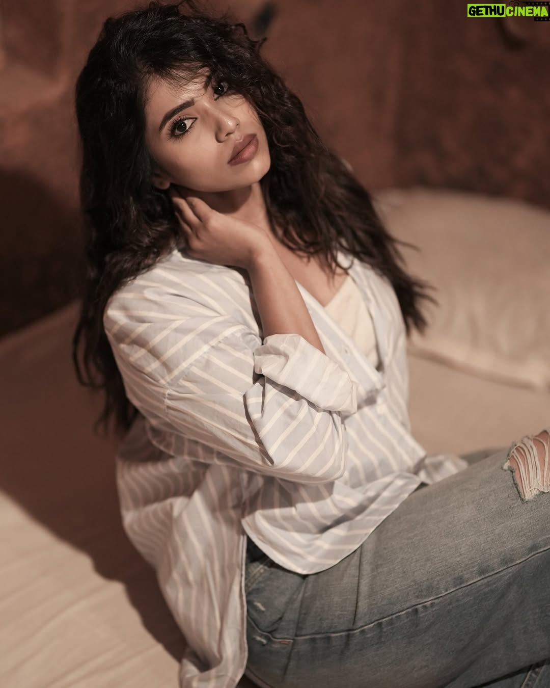 ichandanak gowda - 9.8K Likes - Ooo sonaaa♥️
Clicks : @chanduu__17
Mua : @makeoverwithsowmya_gowda
Hairstylist: @hair_and_makeup_by_vinaya_jain
#instagram #instagood #dreamy #foryou #explore #kannadathi #viral #trending