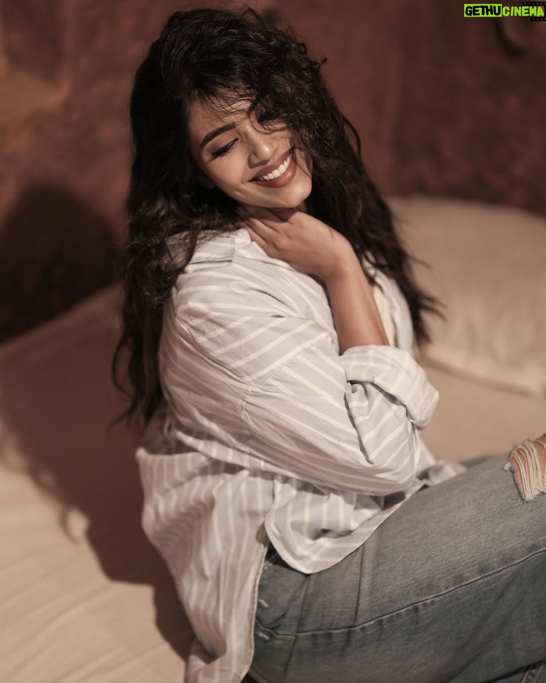 ichandanak gowda - 9.8K Likes - Ooo sonaaa♥️
Clicks : @chanduu__17
Mua : @makeoverwithsowmya_gowda
Hairstylist: @hair_and_makeup_by_vinaya_jain
#instagram #instagood #dreamy #foryou #explore #kannadathi #viral #trending