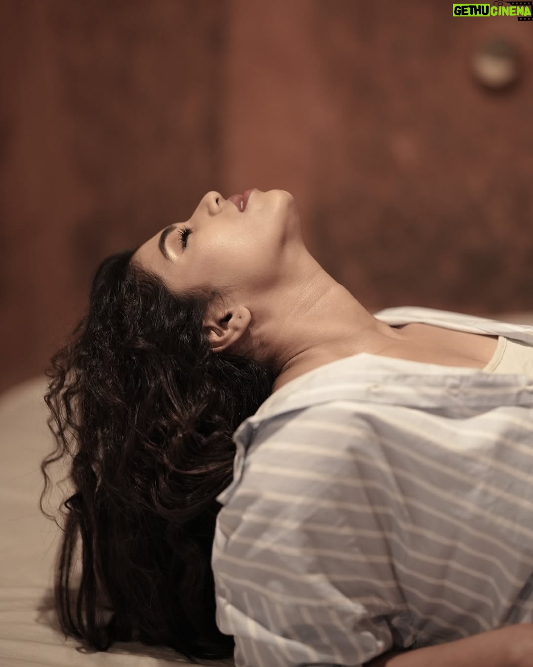 ichandanak gowda - 9.8K Likes - Ooo sonaaa♥️
Clicks : @chanduu__17
Mua : @makeoverwithsowmya_gowda
Hairstylist: @hair_and_makeup_by_vinaya_jain
#instagram #instagood #dreamy #foryou #explore #kannadathi #viral #trending