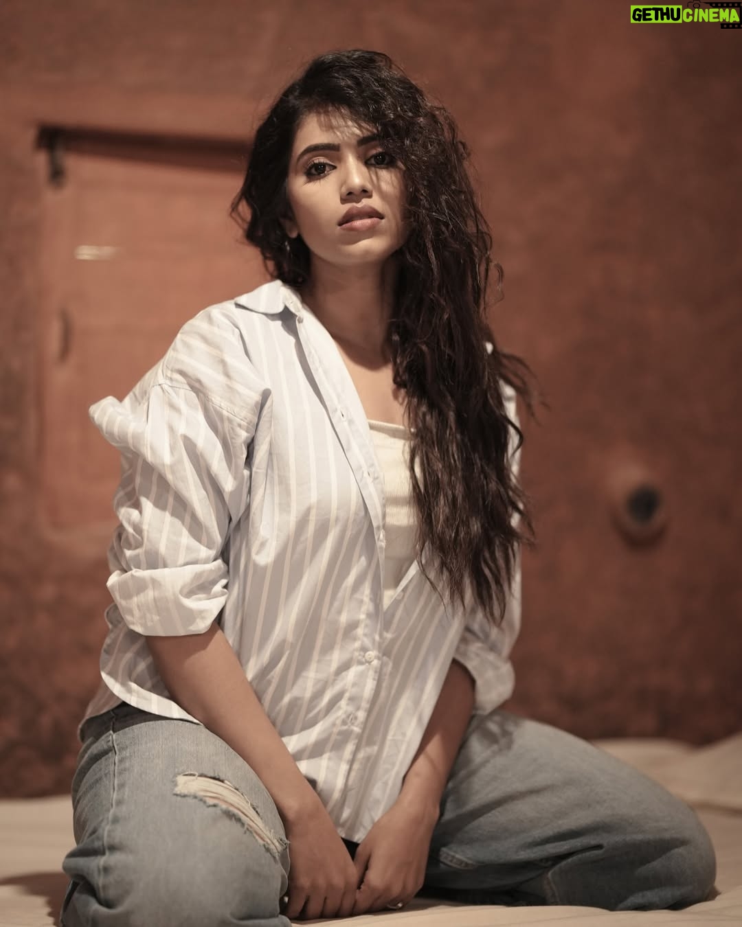 ichandanak gowda - 9.8K Likes - Ooo sonaaa♥️
Clicks : @chanduu__17
Mua : @makeoverwithsowmya_gowda
Hairstylist: @hair_and_makeup_by_vinaya_jain
#instagram #instagood #dreamy #foryou #explore #kannadathi #viral #trending