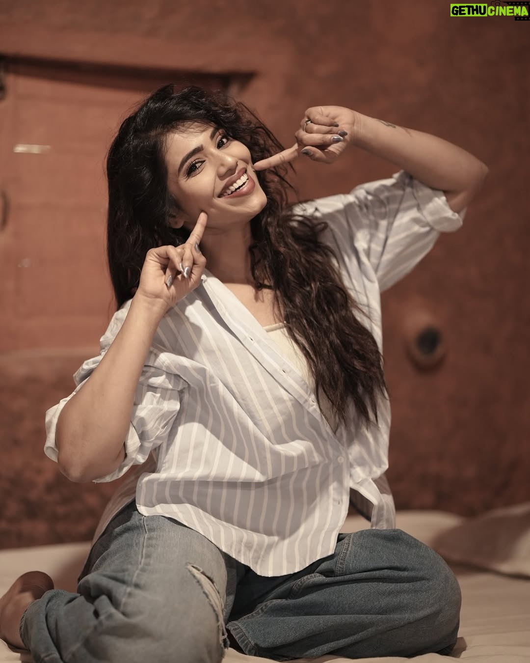 ichandanak gowda - 9.8K Likes - Ooo sonaaa♥️
Clicks : @chanduu__17
Mua : @makeoverwithsowmya_gowda
Hairstylist: @hair_and_makeup_by_vinaya_jain
#instagram #instagood #dreamy #foryou #explore #kannadathi #viral #trending