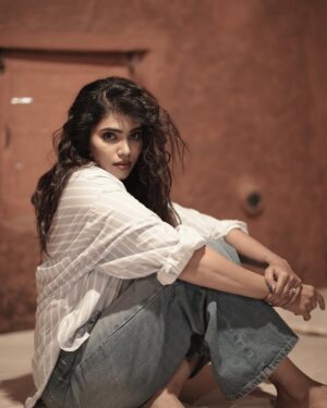 ichandanak gowda Instagram - Ooo sonaaa♥️

Clicks : @chanduu__17 
Mua : @makeoverwithsowmya_gowda 
Hairstylist: @hair_and_makeup_by_vinaya_jain 

#instagram #instagood #dreamy #foryou #explore #kannadathi  #viral #trending