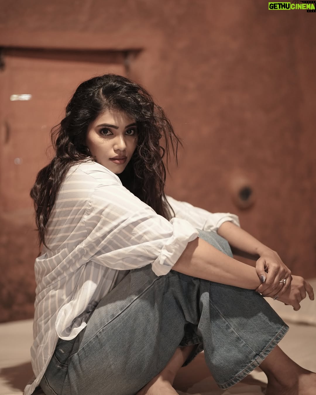 ichandanak gowda - 9.8K Likes - Ooo sonaaa♥️
Clicks : @chanduu__17
Mua : @makeoverwithsowmya_gowda
Hairstylist: @hair_and_makeup_by_vinaya_jain
#instagram #instagood #dreamy #foryou #explore #kannadathi #viral #trending
