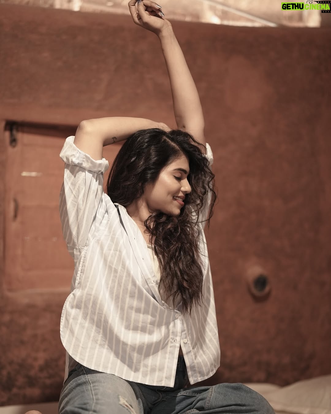 ichandanak gowda - 9.8K Likes - Ooo sonaaa♥️
Clicks : @chanduu__17
Mua : @makeoverwithsowmya_gowda
Hairstylist: @hair_and_makeup_by_vinaya_jain
#instagram #instagood #dreamy #foryou #explore #kannadathi #viral #trending