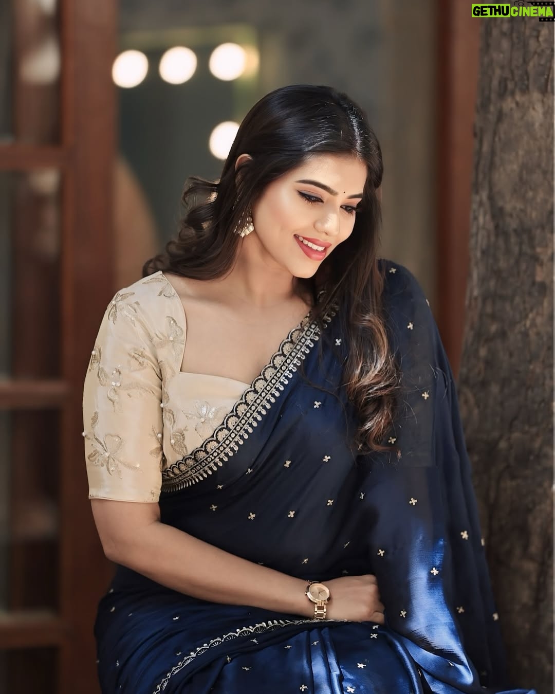 ichandanak gowda - 4.1K Likes - 🎵🎶
📸: @one8_pics
💄: @sachin_makeover
🥻: @_purplestudios_
#instagram #instagram #foryou #explorepage #saree #goodvibes