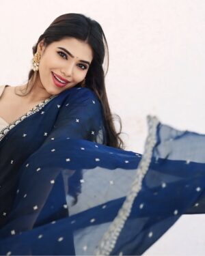 ichandanak gowda Instagram - 🎵🎶

📸: @one8_pics 
💄: @sachin_makeover 
🥻: @_purplestudios_ 

#instagram #instagram #foryou #explorepage #saree #goodvibes
